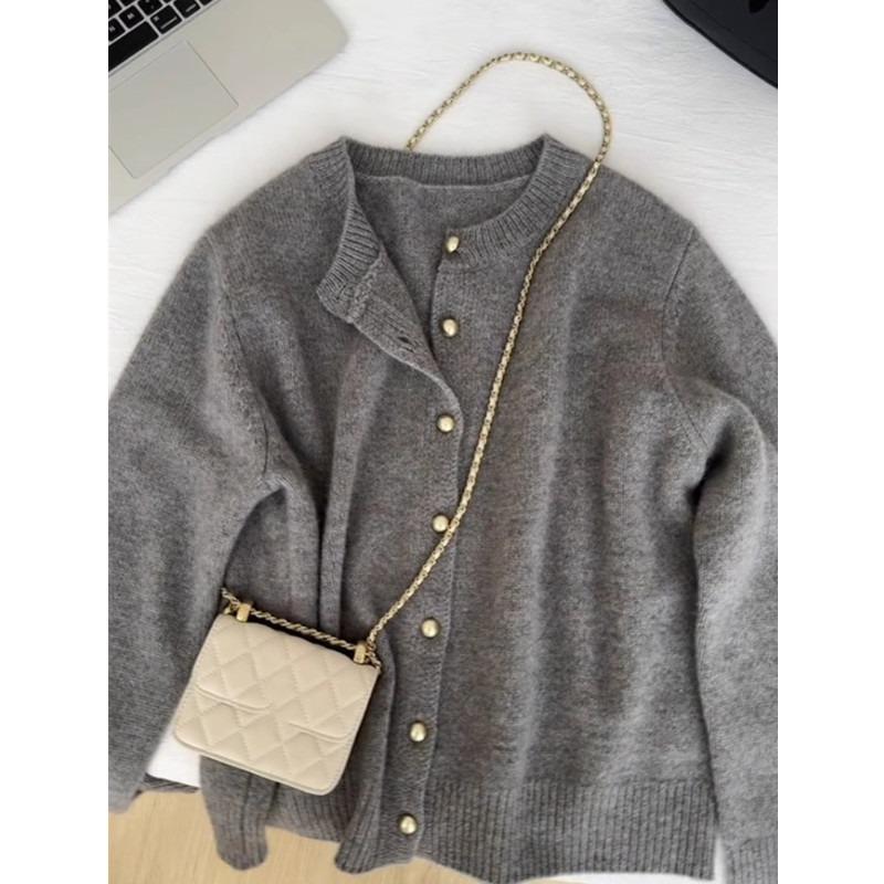 Autumn and winter new round neck gray knitted cardigan sweater women's raccoon fleece jacket top soft waxy skin-friendly