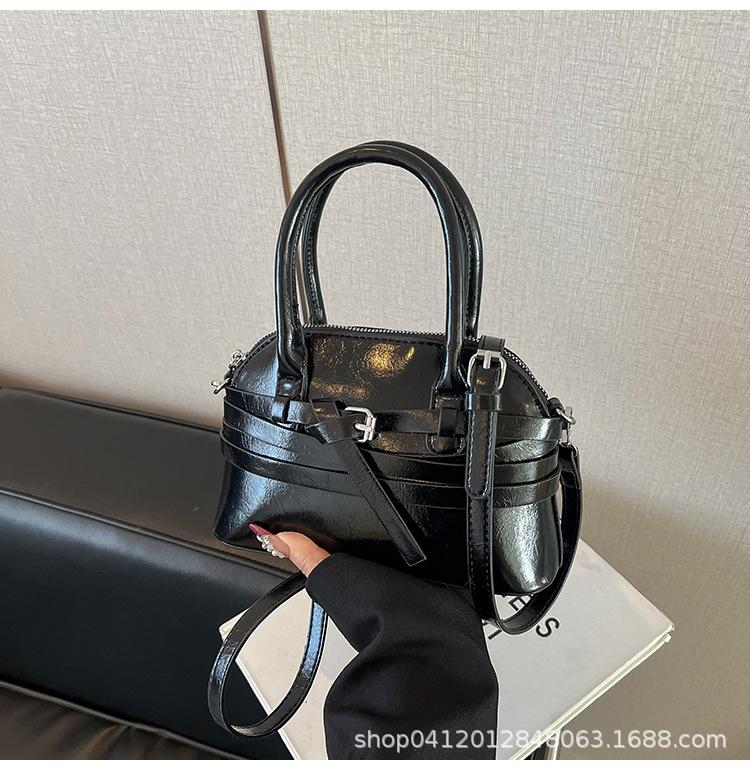 

2025 new American retro niche design simple commuter shoulder messenger bag trendy fashion handbag чёрный