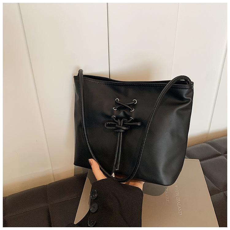 

Женская сумка в стиле балета, новая модная модная милая сумка, нишевая сумка-ведро с перламутровой текстурой чёрный