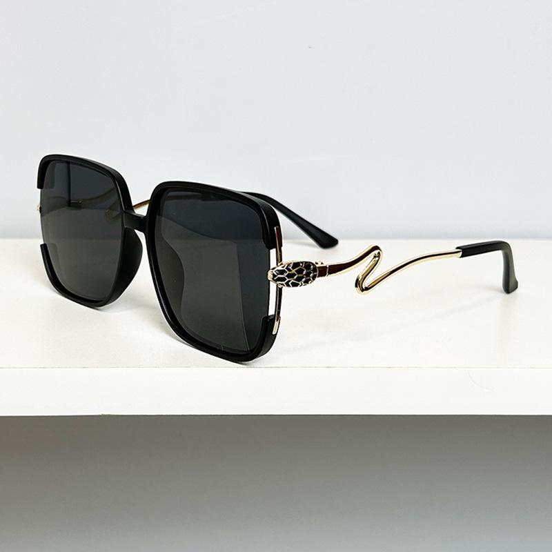 White Snake Sunglasses Casual Features Mysterious Cobra Large Frame Sunglasses Retro Pull Wind Women'S Style Glasses