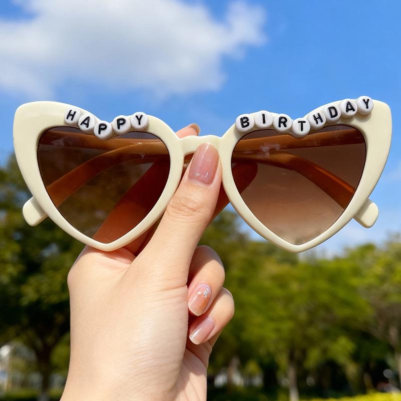2025 Stylish European & American Heart Sunglasses for Men & Women - Party-Ready Fashion светло-желтого