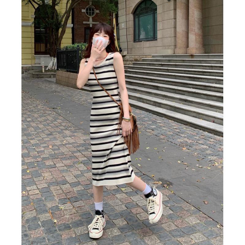 

Women s Slim Striped Knitted Vest Dress - Spring/Autumn, Medium-Length, Round Neck One size (40-60 kg) чорний