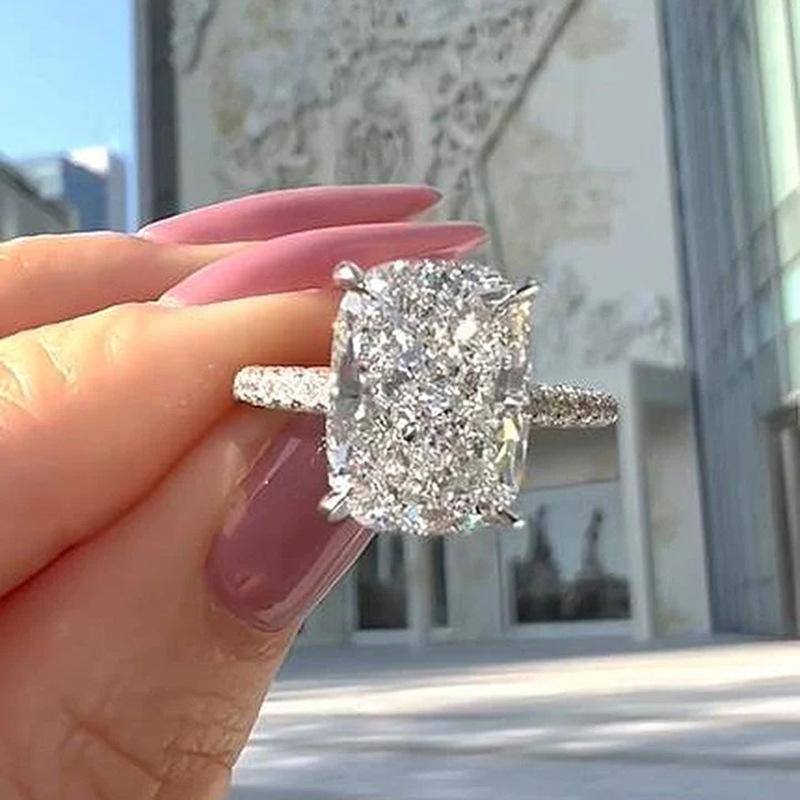 2026 Inlaid Oval Pigeon Egg Cube Zirconia Ring, Fashionable and Personalized Platinum Engagement High-quality Jewelry