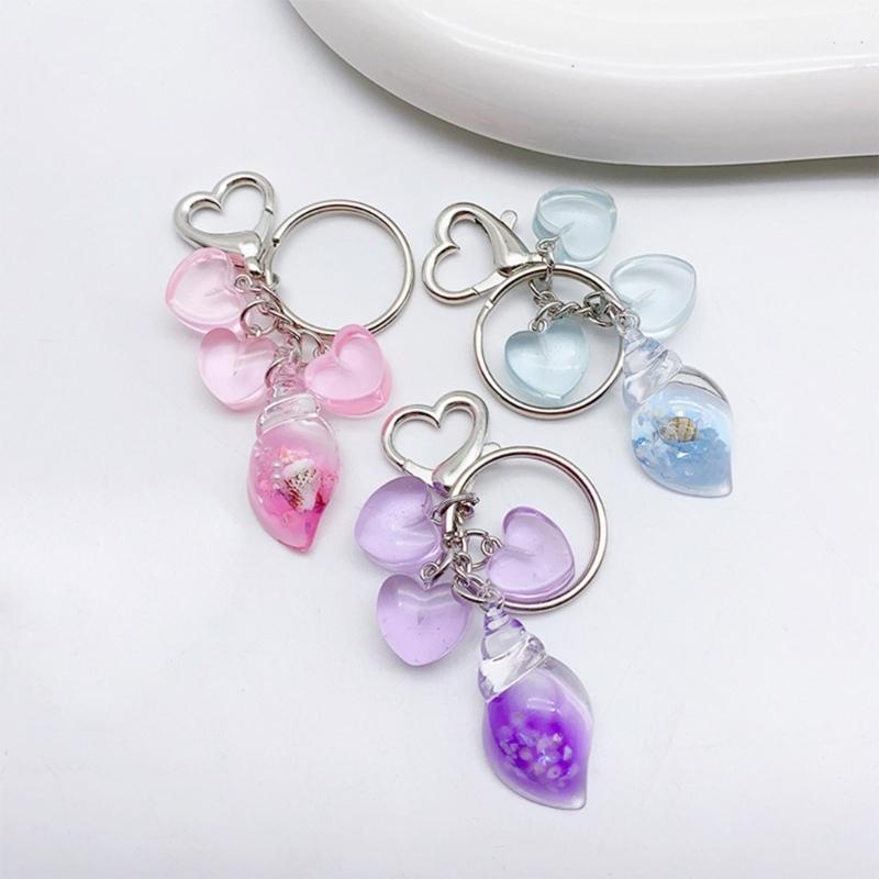 Fashionable Conch Keychain Bag Purse Adornment Stylish Heart Key Holder Cute Backpack Accessory Perfect for Any Occasion