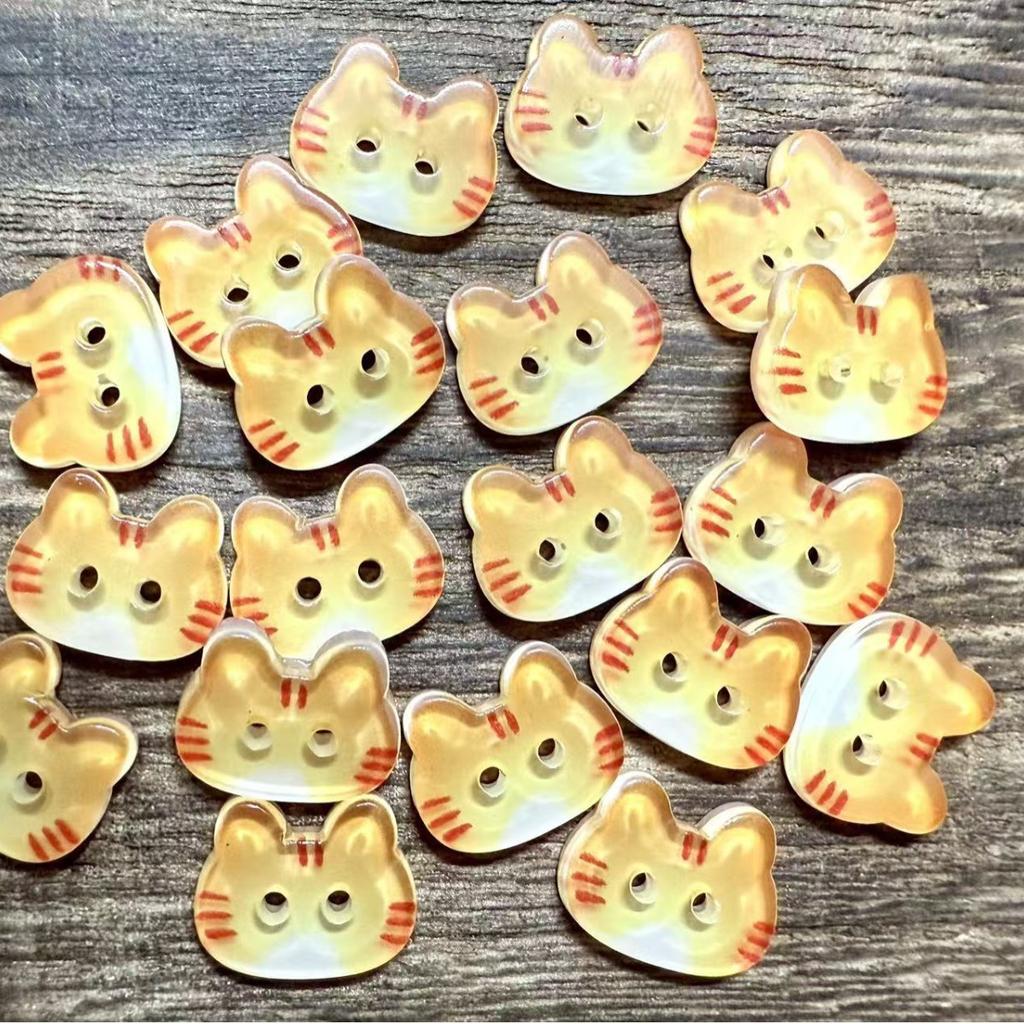 10Pcs Cute Cat Buttons 12mm Small Kitten Head White Resin 2-hole Buttons Clothing Accessories
