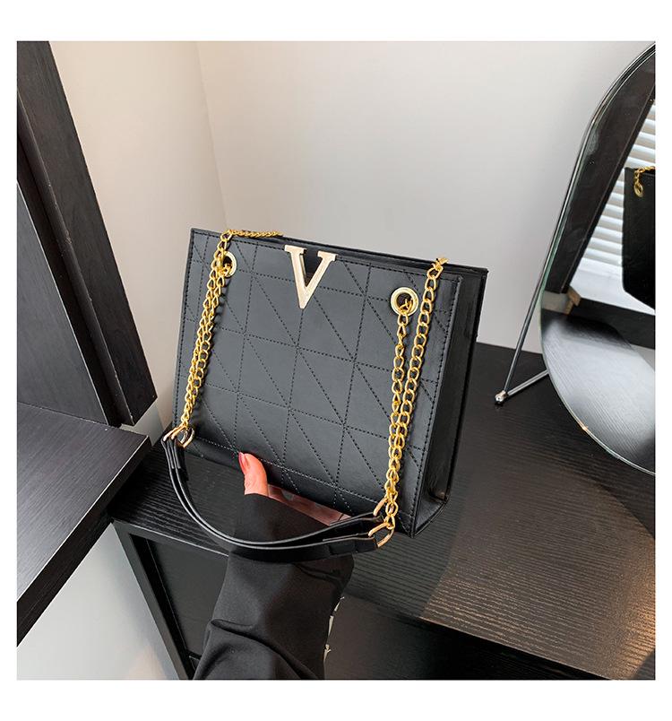 2023 Retro Casual Winter Tote: Large Capacity Solid Color Diamond Lattice Underarm Bag