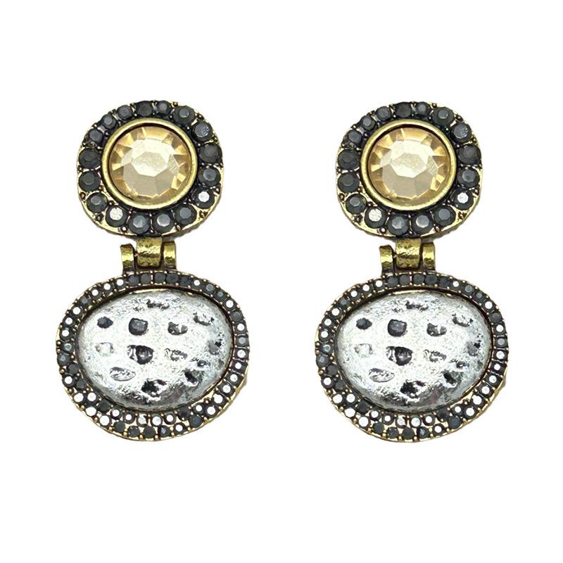 

New personality exaggerated retro earrings, high-end metal dripping oil, a variety of pendants, chains, necklaces, necklaces