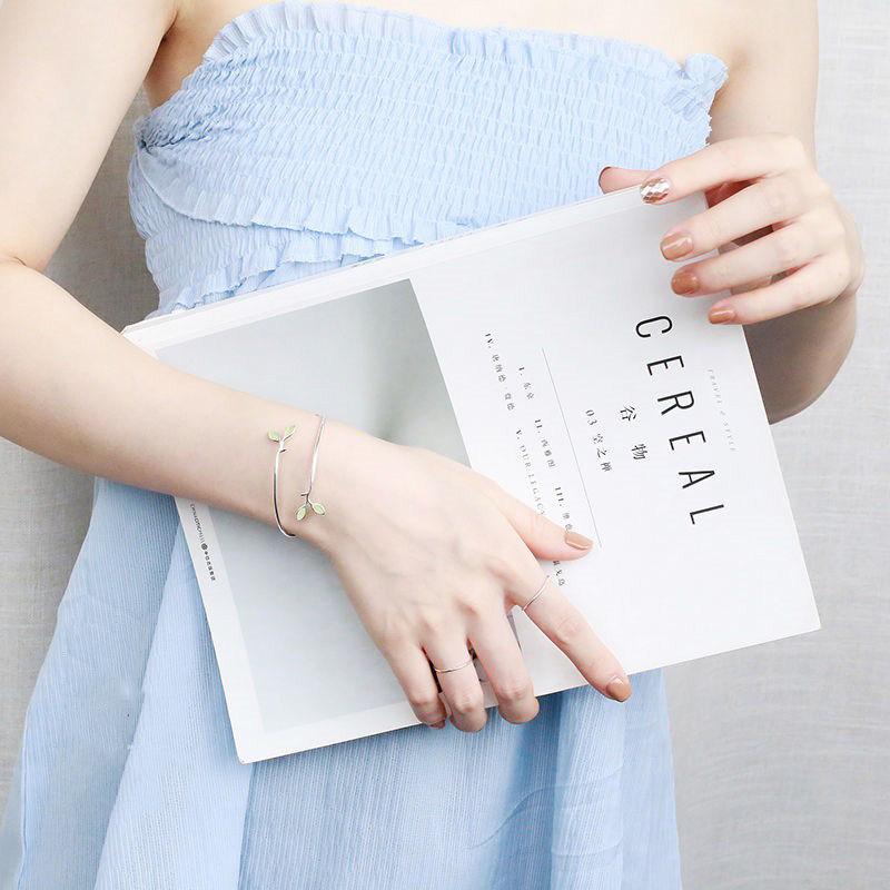 Einfacher grüner Blattarmreif Japanische Serie Süß Minimalistisch Damenmode Vielseitig Öffnung Verstellbares Armband Schmuck Großhandel