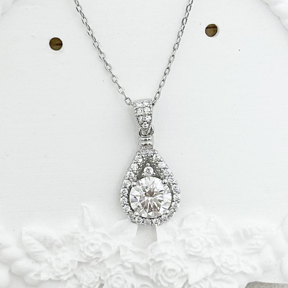 High-End Moissanite Water Drop Pendant Necklace for Women – Elegant, Versatile Gift Jewelry for Girlfriend
