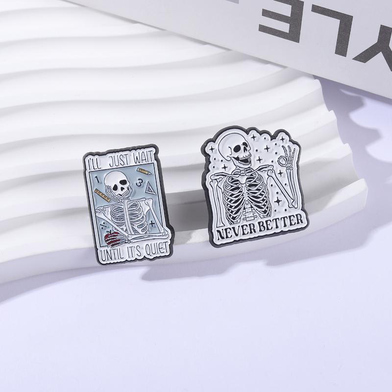 Lehrer Zitat Skelett Emaille Anstecknadeln Nie Besser Totenkopf Broschen Revers Abzeichen Kleidung Lustiger Schmuck Geschenk für Kinder Freunde