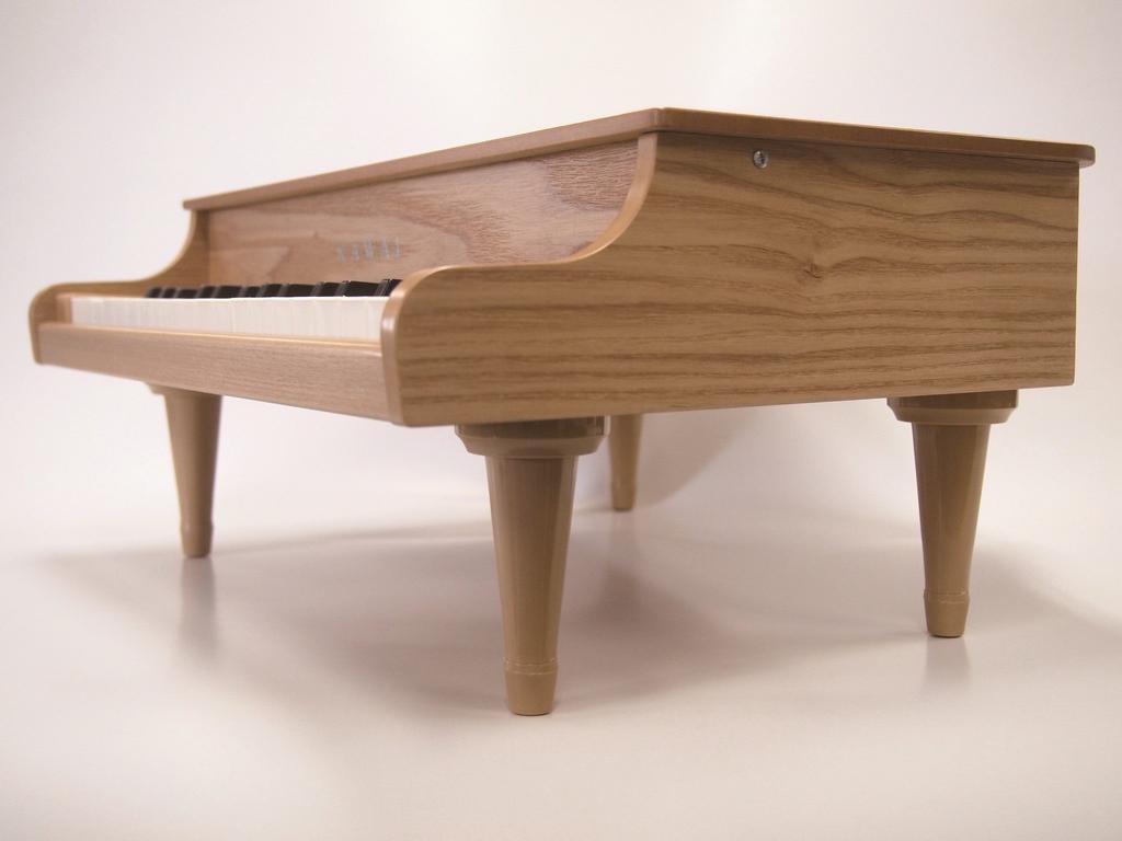Kawai Musical Instruments Manufacturing KAWAI Mini Piano Natural P-32