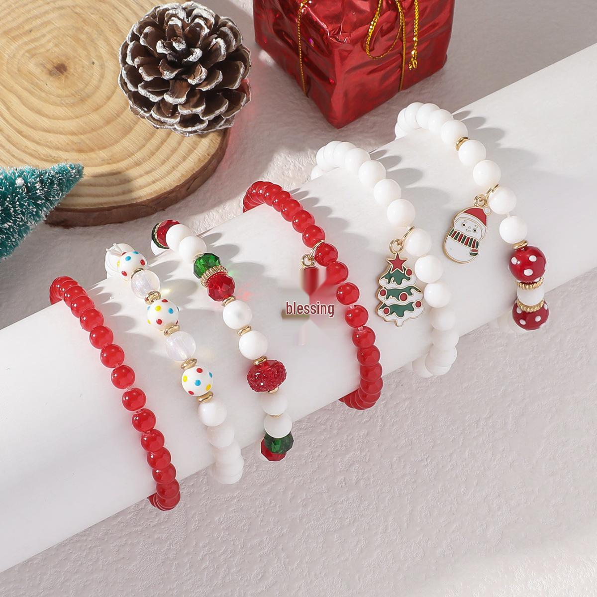 

Charming Snowman & Christmas Tree Beaded Bracelet: Stylish Women’s Holiday Jewelry with Cute Design