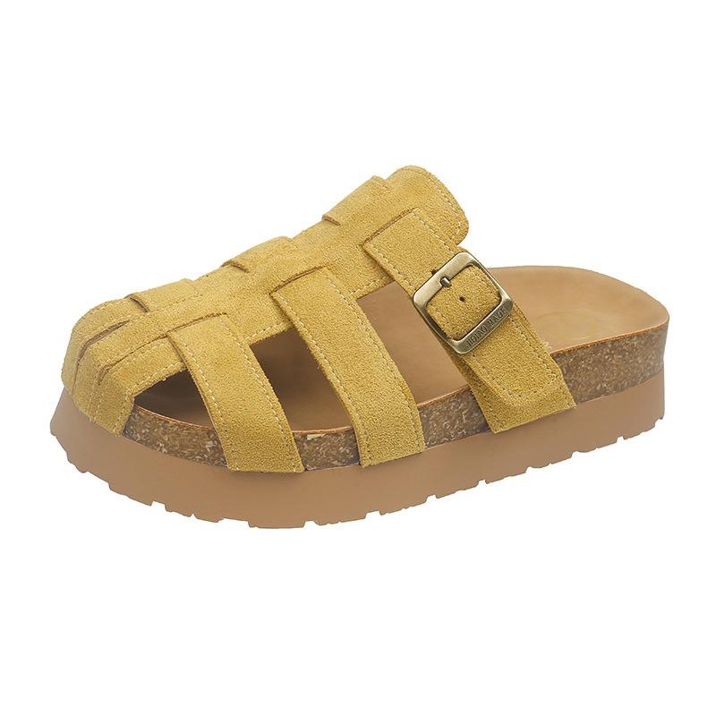 Nový styl plážových bot s měkkou podrážkou, uzavřenou špičkou a designem s výřezy