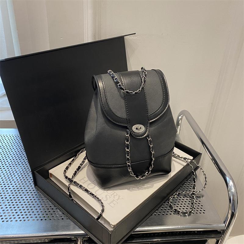 Niche Design Bag 2025 New Chain Backpack Women's High-value Bucket Bag Versatile Travel Backpack
