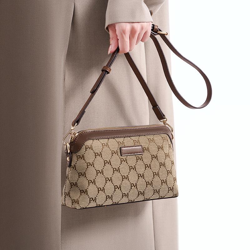 Bag lady 2025 autumn and winter new messenger bag middle-aged mother retro trendy lightweight versatile high-end shoulder bag