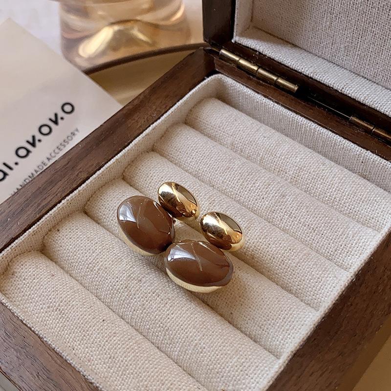 Maillard coffee color oval earrings niche simple versatile stud earrings fashion temperament high sense earrings women
