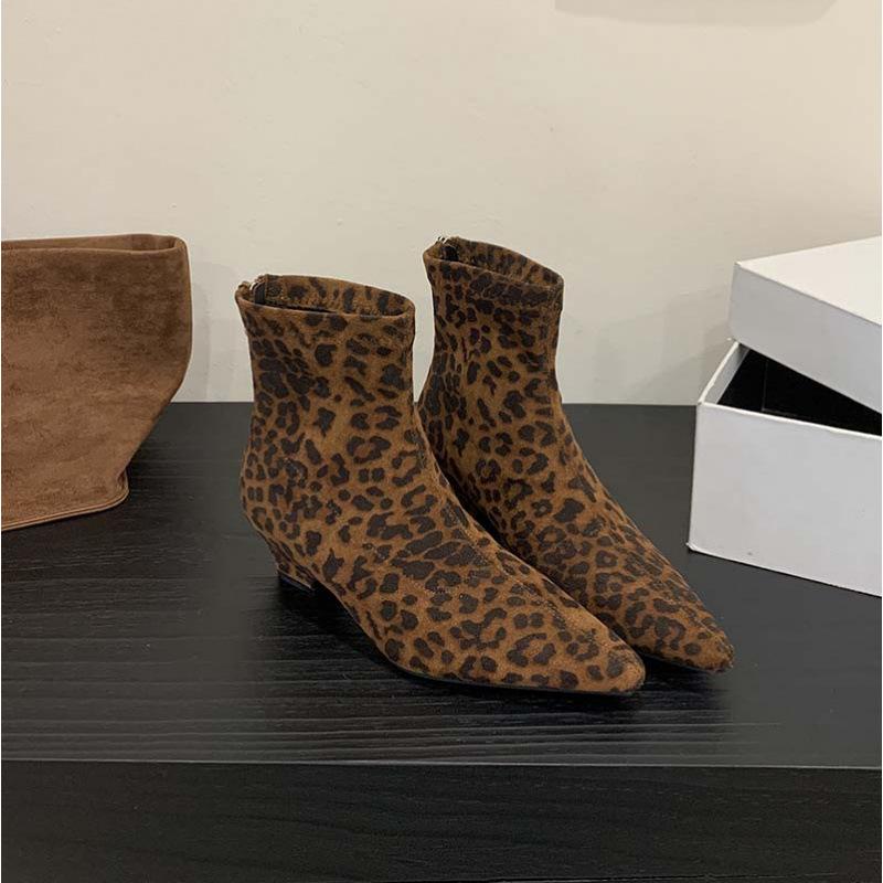 

Премиальные остроносые повседневные универсальные ботинки Мартин женские 2025 новые ретро с задней молнией и ботильоны на плоской подошве короткие ботинки 39 хаки