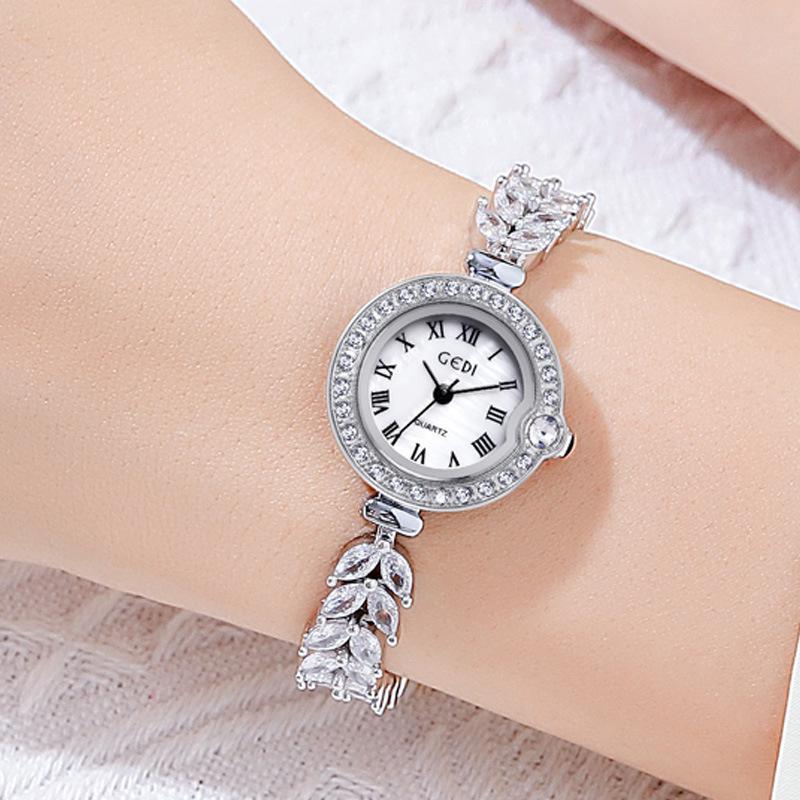 Retro Small Gold Spike Women'S Watch Versatile Fritillary Diamond-Encrusted Small Plate Quartz Waterproof Watch