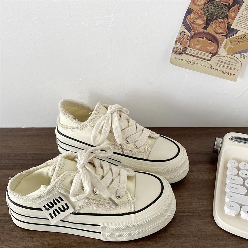 thick-soled canvas women's shoes are thin and breathable, and thick-soled two wear one pedal, white shoes, casual board shoes.