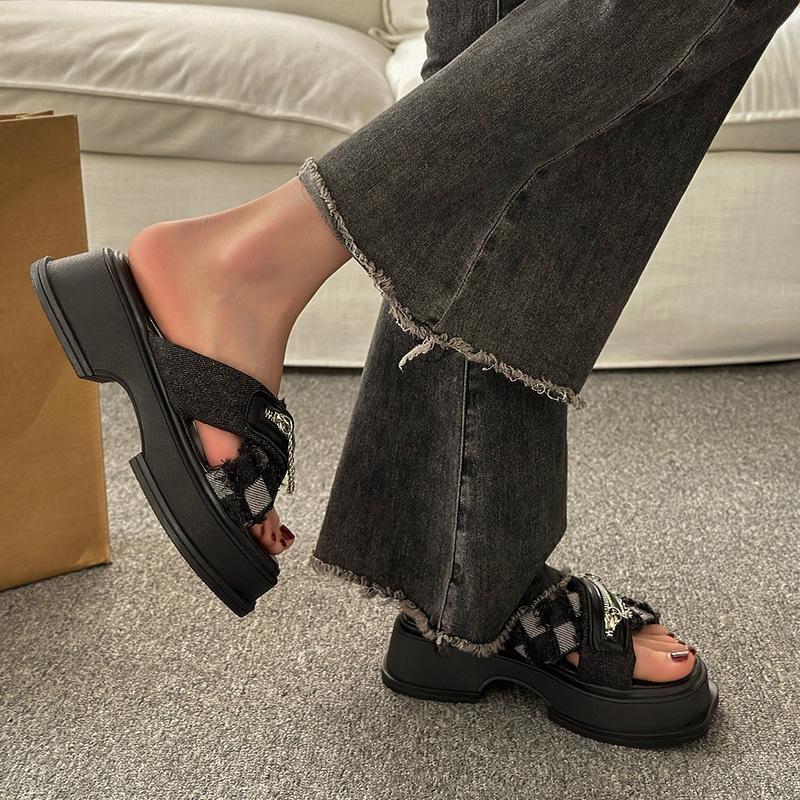 Spring and Summer Footwear Platform Sandals and Slippers To Increase Non-slip Women's Shoes Beach Shoes.