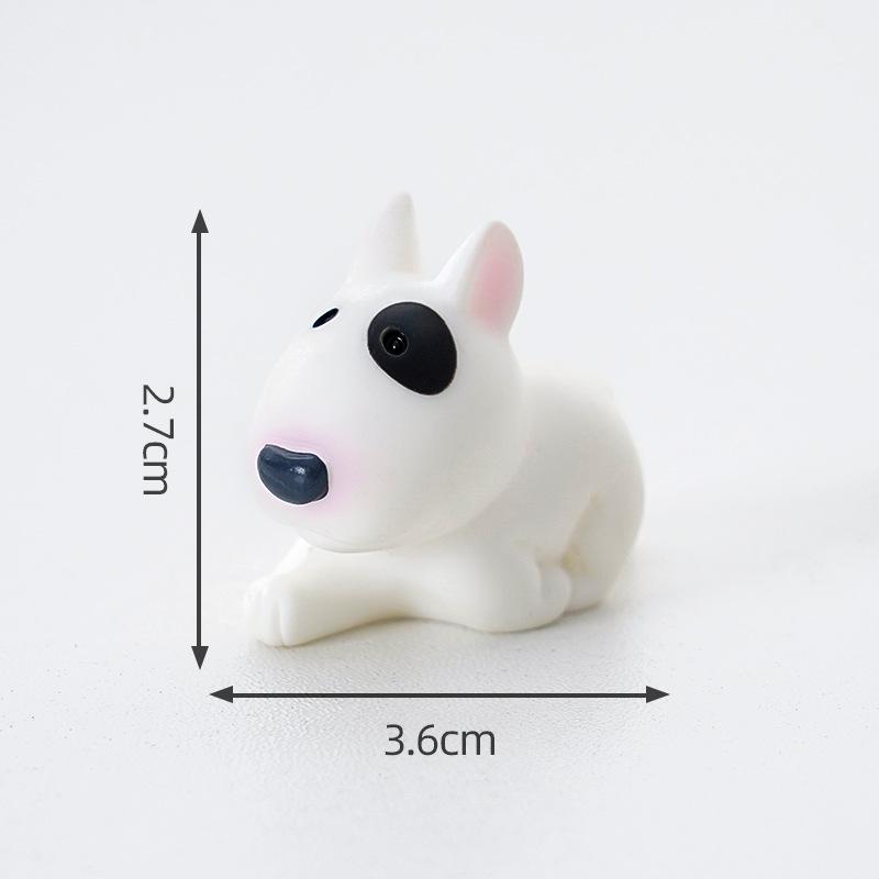 Милый щенок-терьер подбирает посылки One Size