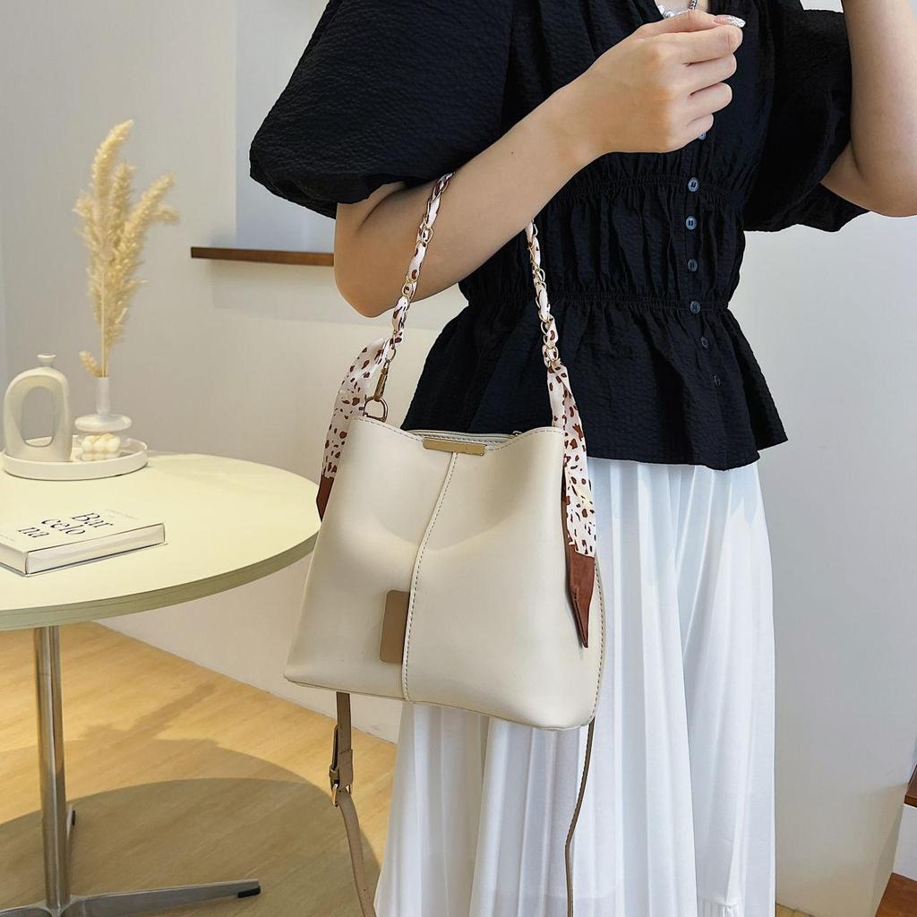 New Casual Women's Bag Fashion Retro Personality Messenger Bag Silk Scarf Portable Bucket Women