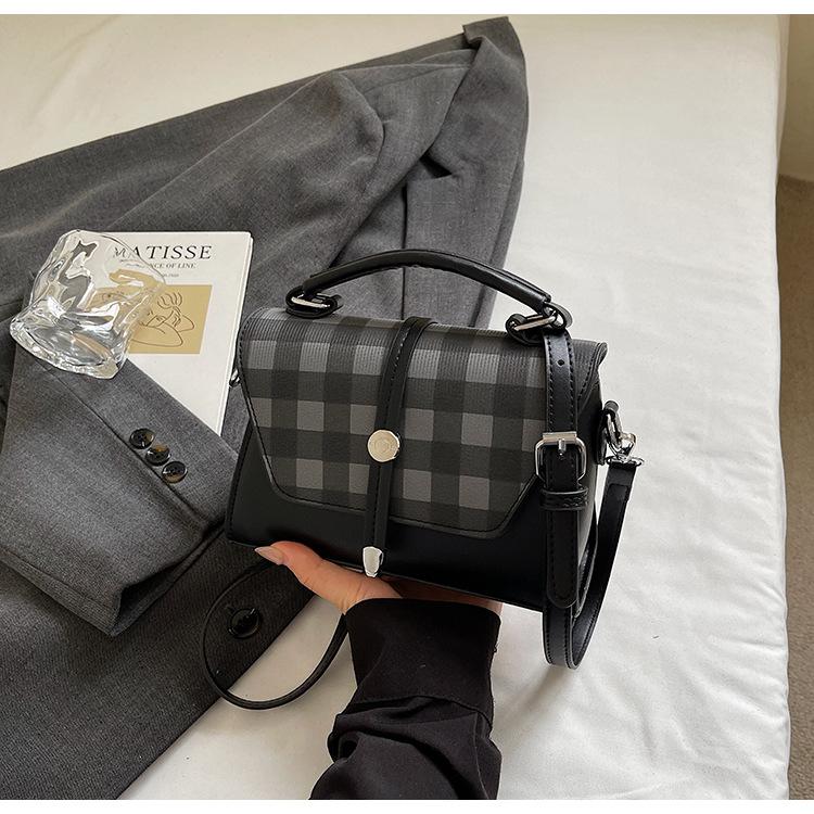 

Ретро клетчатая вставка маленькая сумка женская новая ретро сумочка матовая текстура легкая роскошь плечевая сумка мессенджер чёрный