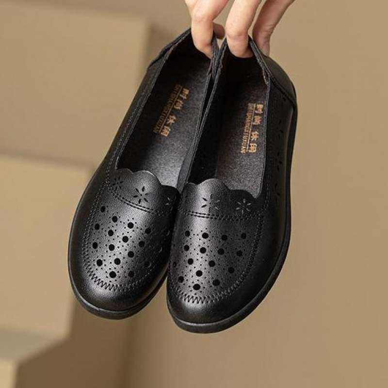 Summer Middle-aged and Elderly Hollow Breathable Leather Shoes Women's Comfortable Soft-soled Hole Shoes Non-slip Mother 40 To 50 Years Old Elde