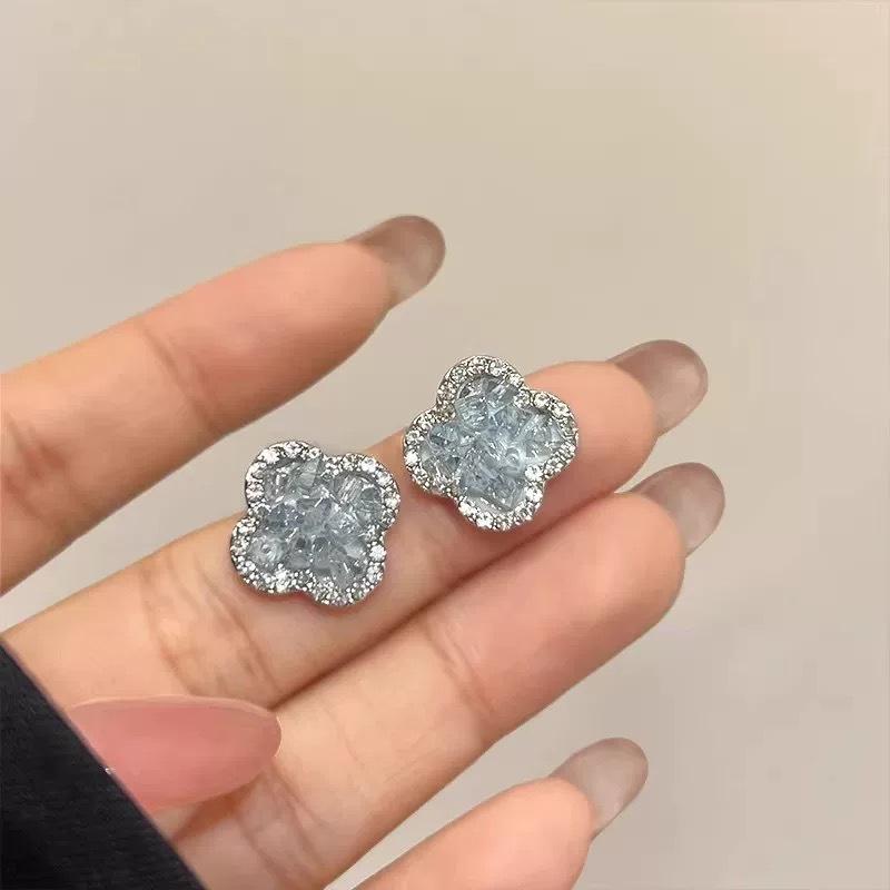 Fresh Haze Blue Crystal Clover Stud Earrings - Fashionable, Sweet, Cool, and Versatile