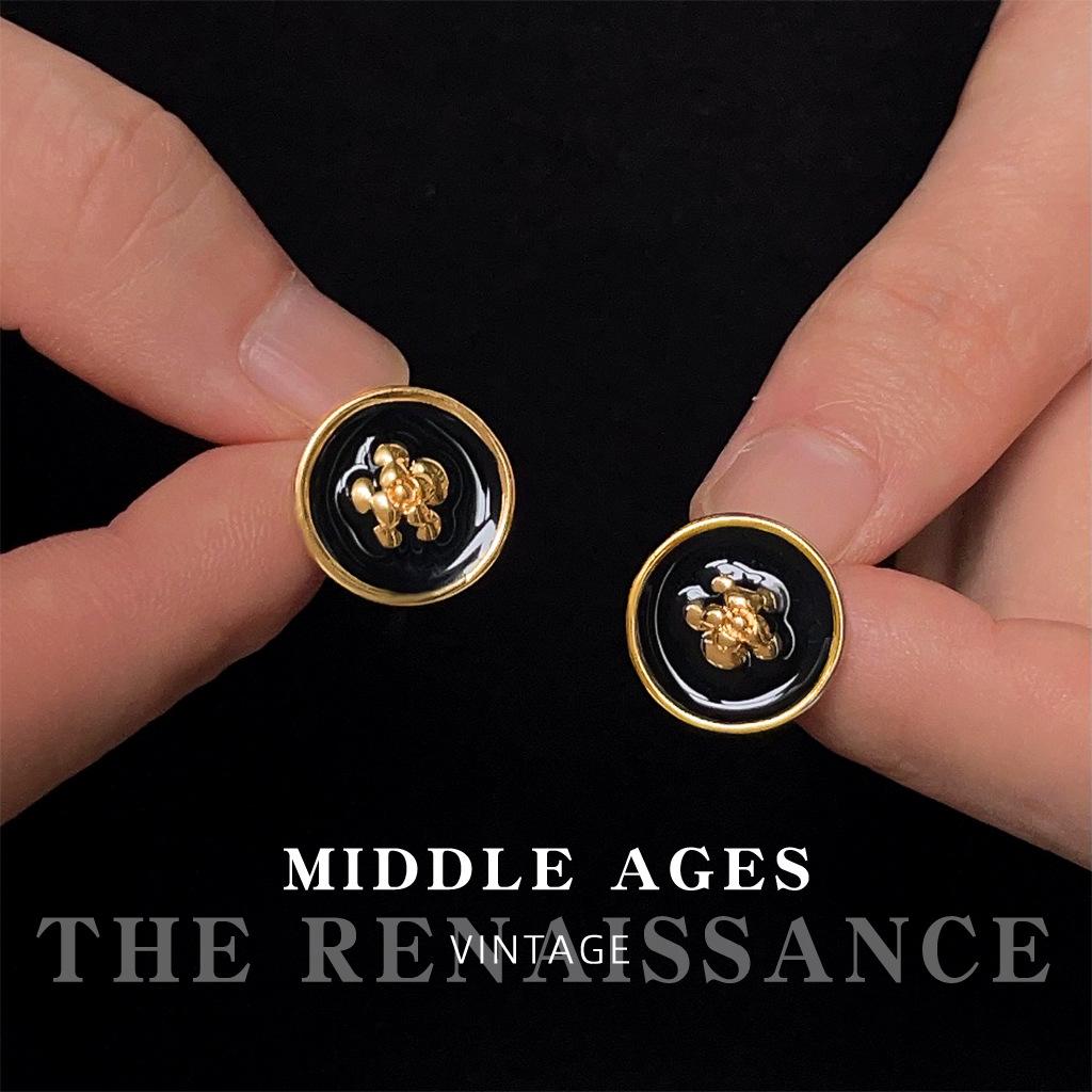 Medieval Xiaoxiangfeng black gold earrings round camellia stud earrings French retro earrings