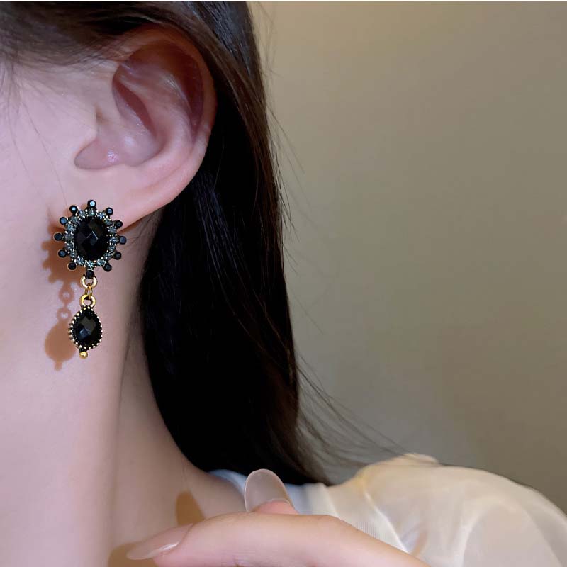 New Vintage Black Crystal Drop Earrings for Women Luxury Design Elegant Rhinestone Dangle Earring Goth Jewelry Gifts