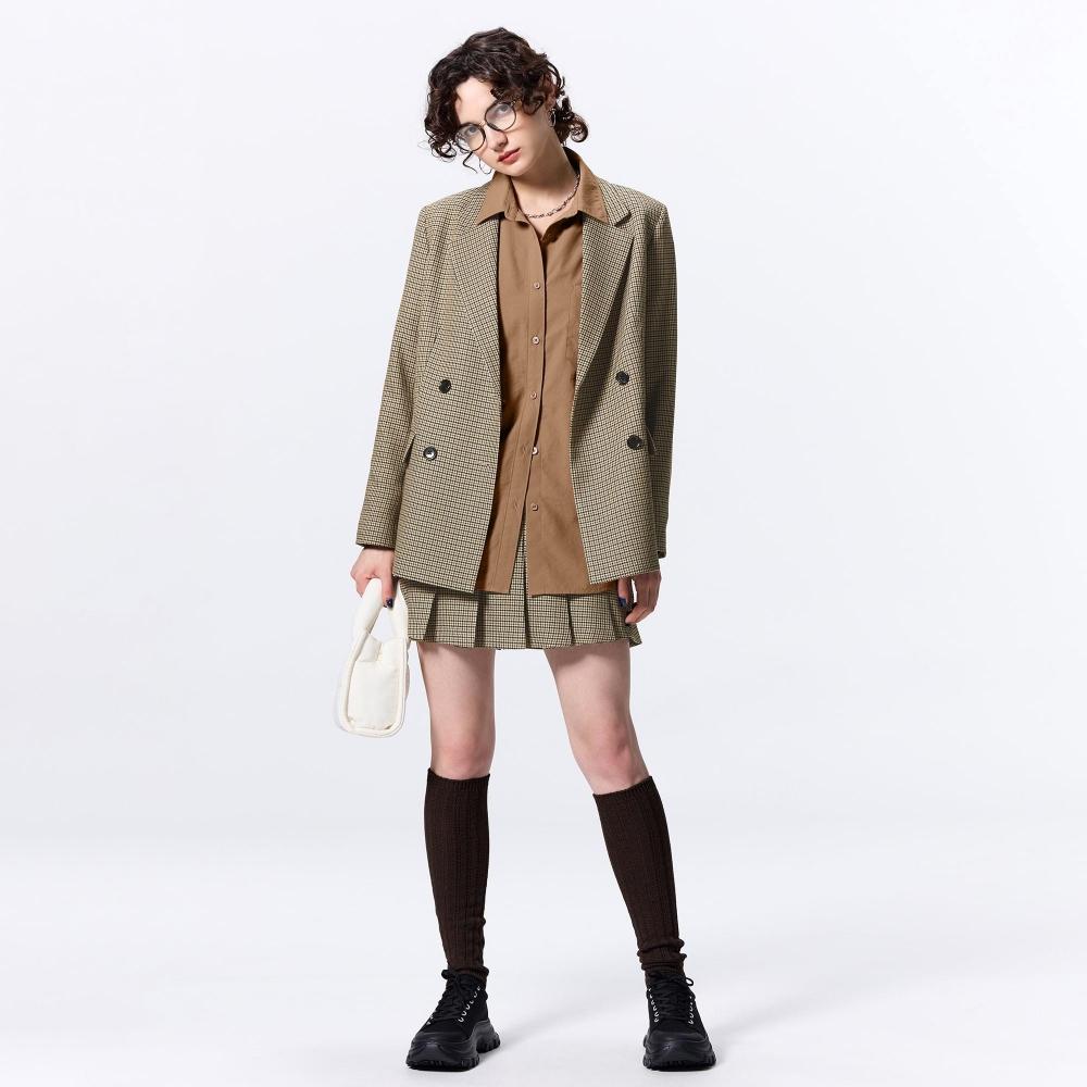 

Можно установить плиссированный шкаф для одежды GU by Uniqlo