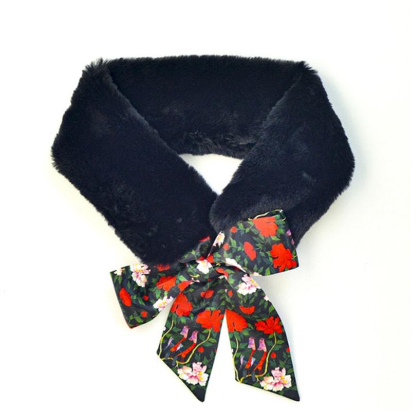 

HAUT COLLECTION Aran Muffler Lovely birds in flowers Lovely birds in flowers