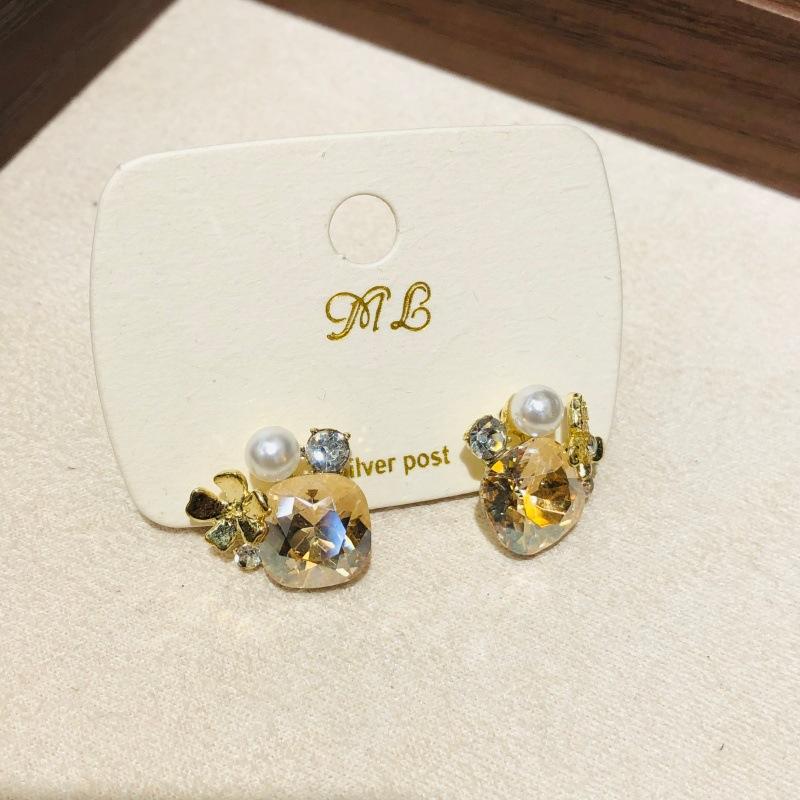 Inlaid Rhinestone Asymmetric Butterfly Flower Pearl Earrings for Women Summer Stud Earrings Fashion Sweet Jewelry Gifts