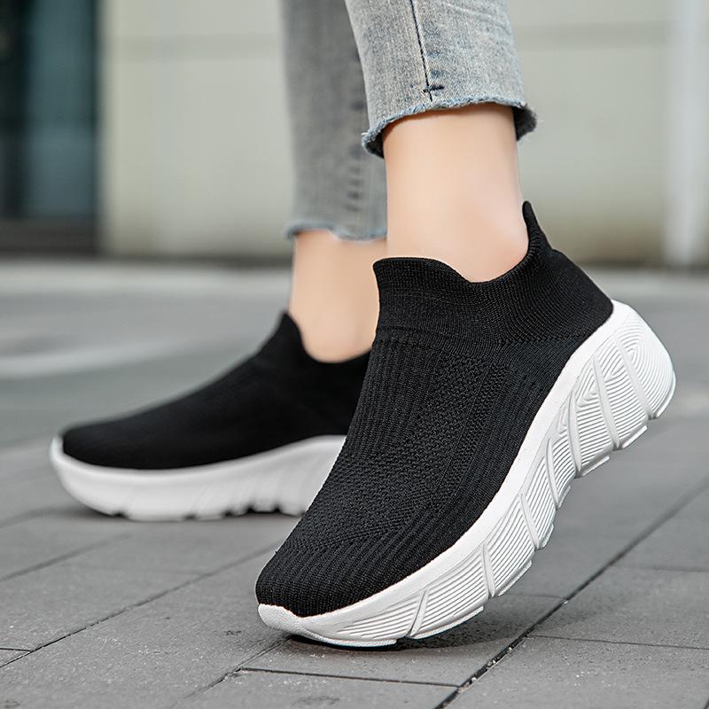 Large size casual sports shoes platform-soled foot-fitting fly-woven socks shoes men's and women's lightweight outdoor running shoes