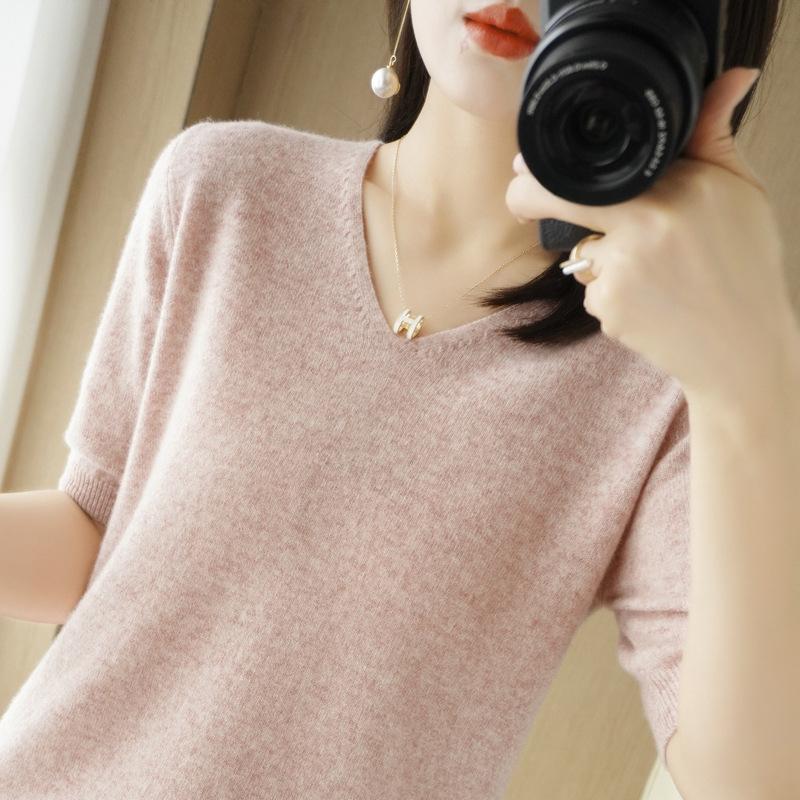 VEZFAA Women's Fashion Casual Fall Winter Solid Color Print Short Sleeve V-Neck Sweaters