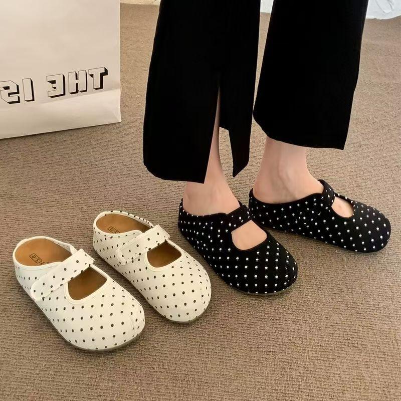 Kleiner Mann Zeigt Hohe Textur, Hochwertige Coole Hausschuhe Passen Der Fußform, Süße Fee Stil Sandalen Frau