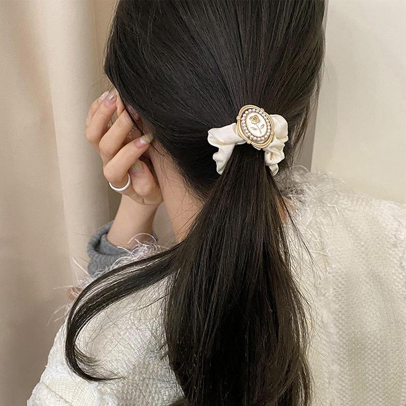 Hair ring French retro satin large intestine ring adult temperament hair accessories simple Joker Pearl balls hair rope.