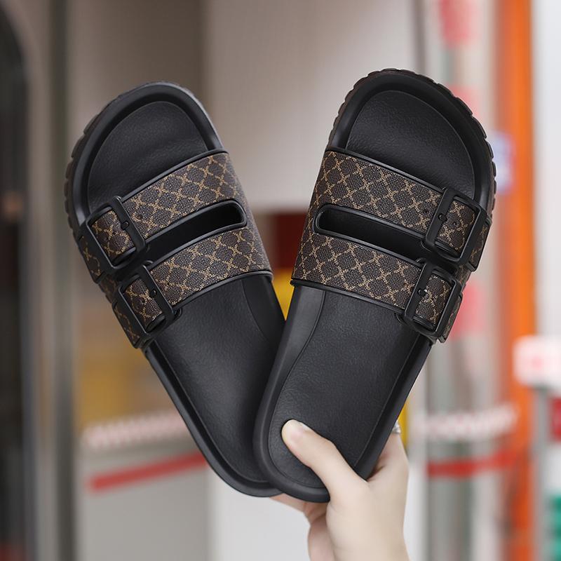 2024 Nya Herrtofflor Märke Mjuka Sandaler Herr Strand Casual Skor Plattform EVA Tofflor Original Herr Halkfria Flip-flops Sommar