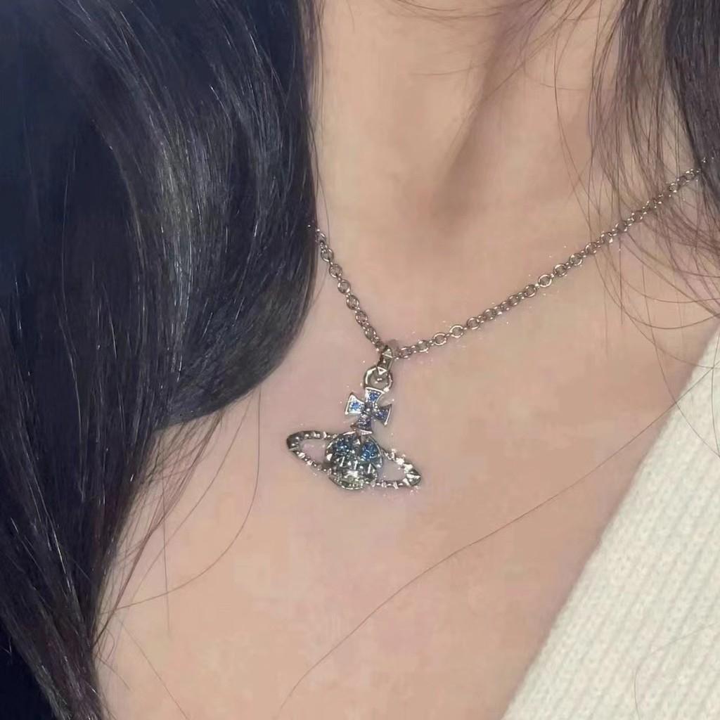 Collana di alta qualità con diamanti blu intenso e rivetti Empress Dowager Saturn per donna, design unico di Vivian, collana con lucchetto a forma di diamante e perle