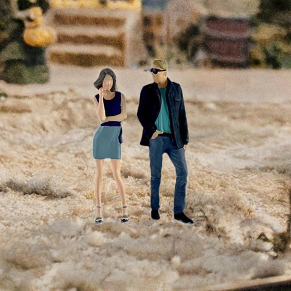 2 Stück 1/64 Frauen und Männer Figuren Tiny People Modell Layout Handwerk Sammlungen Handgemalte