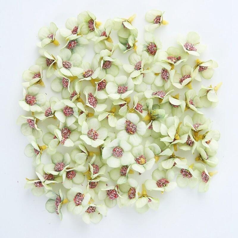 50 Stück/Lose 2cm Mehrfarbiger Gänseblümchen-Blütenkopf Mini Seidenblume Künstliche Blume Kranz Schneidezubehör für Heim- und Hochzeitsdekoration
