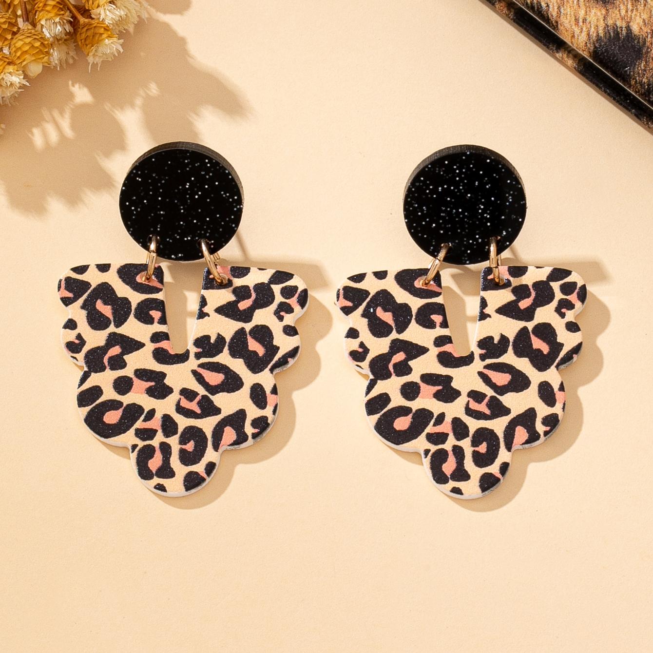 

A Pair of Women s Pendant Earrings with Geometric Leopard Print, Suitable for Autumn and Winter, Perfect for Everyday Wear and Vacations