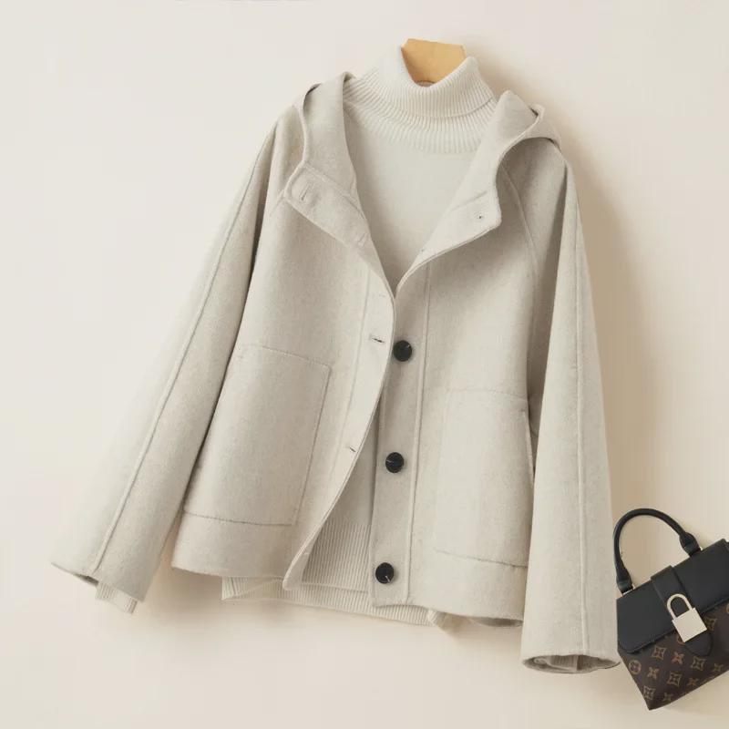 Dámský černý vlněný kabát s kapucí ve stylu Hepburn pro drobnější postavy - Krátký, oboustranný pro podzim/zimu 2024