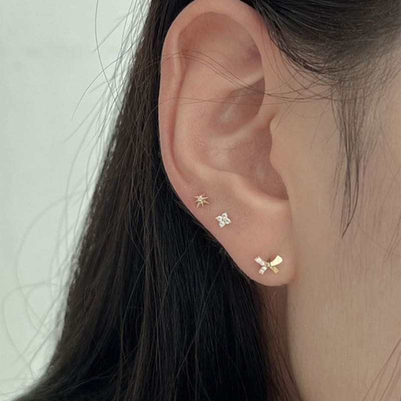 Youngglow 14k Quattro Flower Piercing Earrings