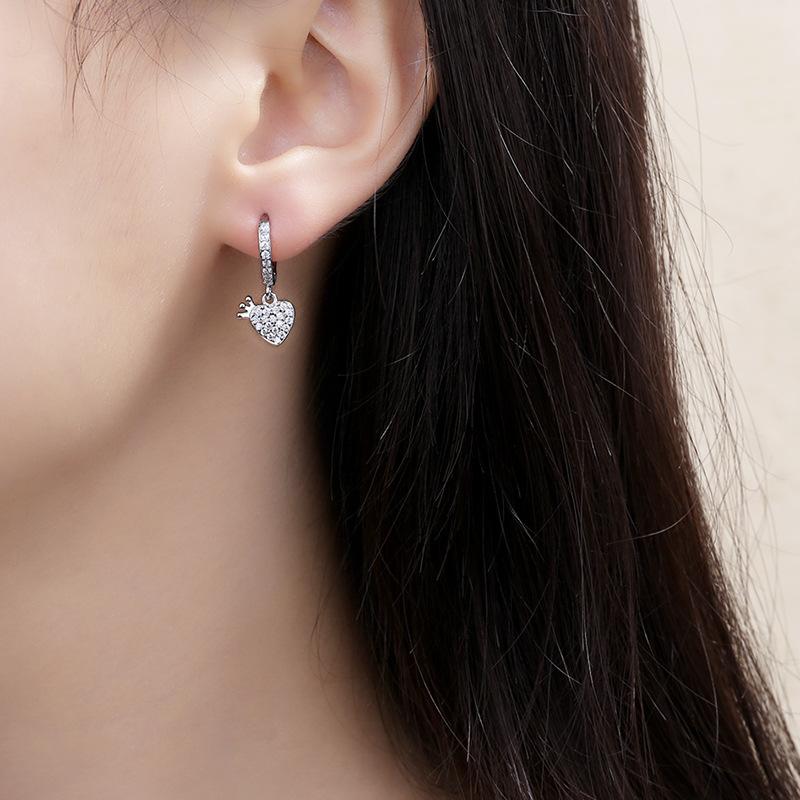 Fones de ouvido em forma de coração para brincos pequenos e frescos femininos brincos com diamantes e brincos montados em coração