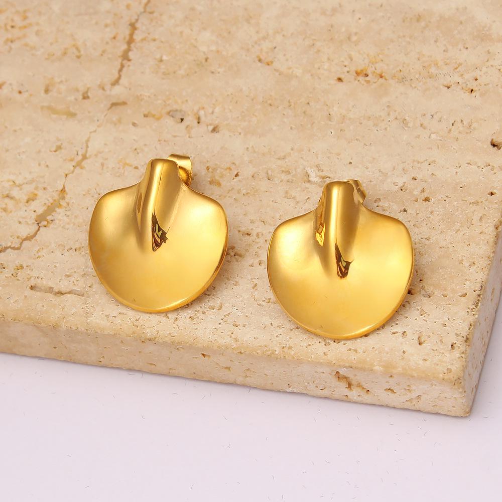 Chic Minimalist Earrings: Elegant European & American Niche Style Jewelry золотой