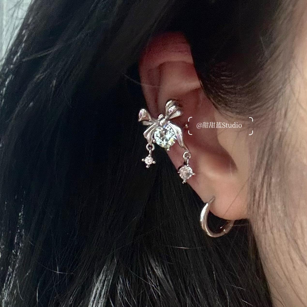 

Exquisite and small zircon bow earrings temperament versatile fashion earclips light luxury high-end niche earrings