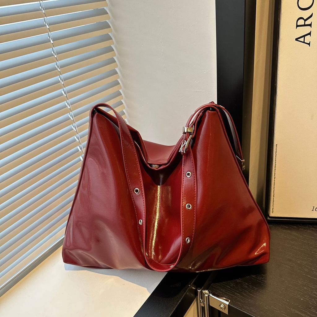 2025 new product retro Hong Kong style premium soft leather tote bag Korean large-capacity commuter versatile women's messenger bag