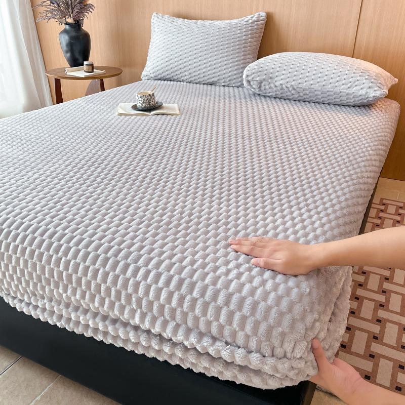 new Doudou velvet solid color fitted sheet winter warm mattress protective cover three-piece set soft and comfortable